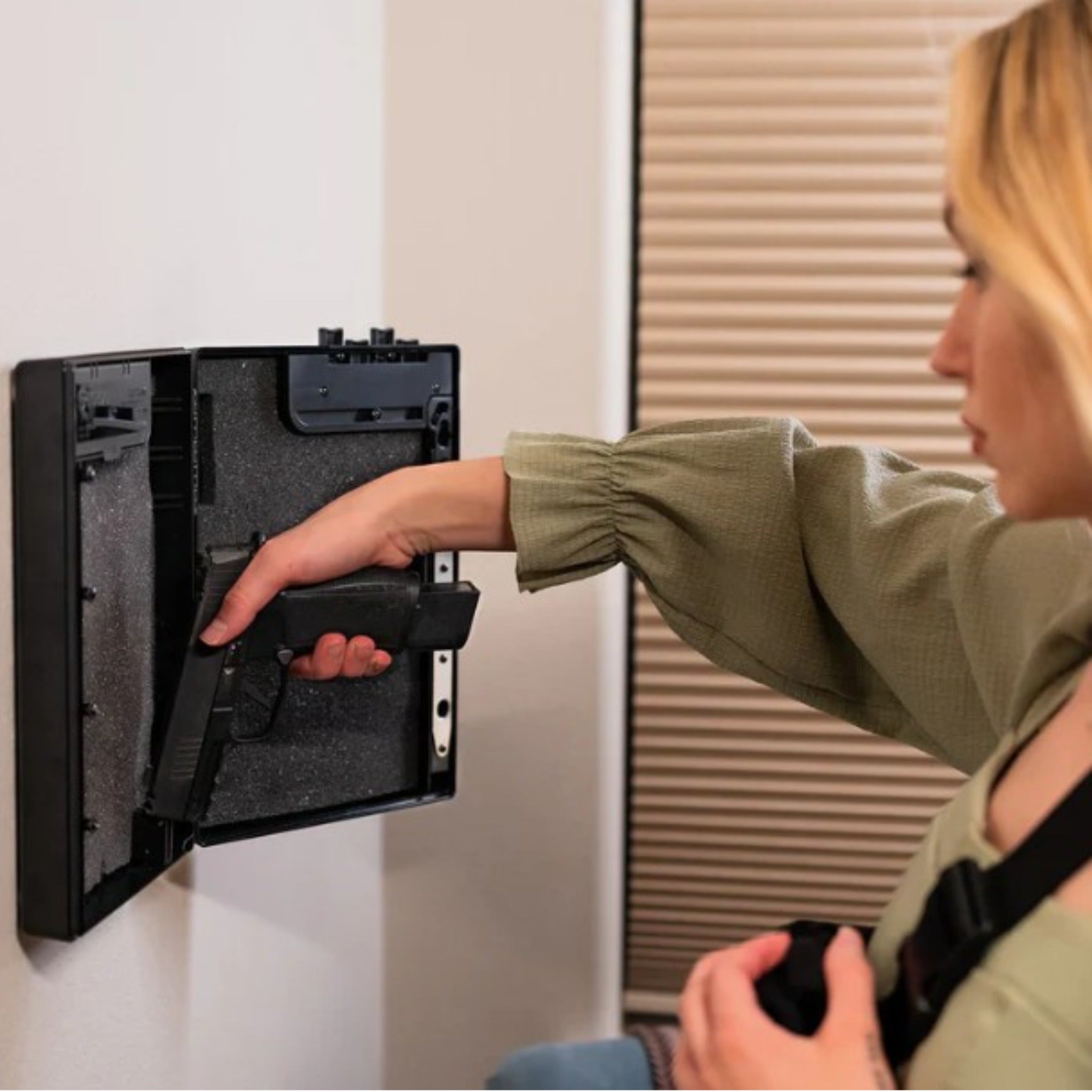 StopBox WARD Wall-Mounted Mechanical Gun Safe - Quick Access | No Batteries - Ungunn